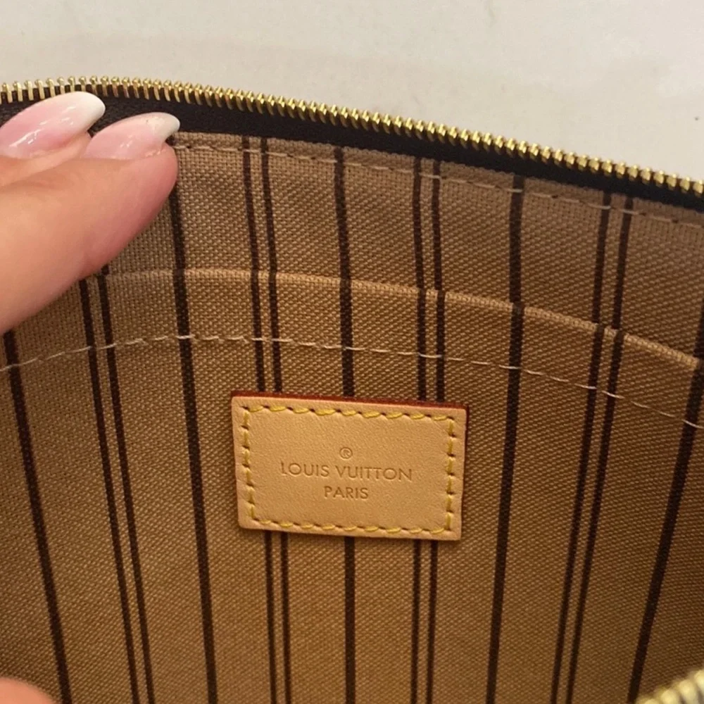 Louis Vuitton Wristlet - Picture 3 of 4